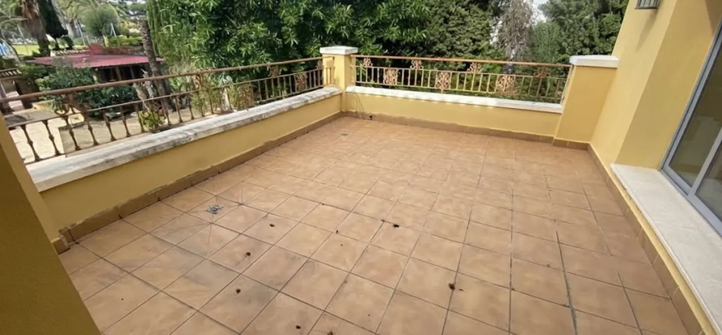 Venta de villa independiente en Nueva Andalucía 3