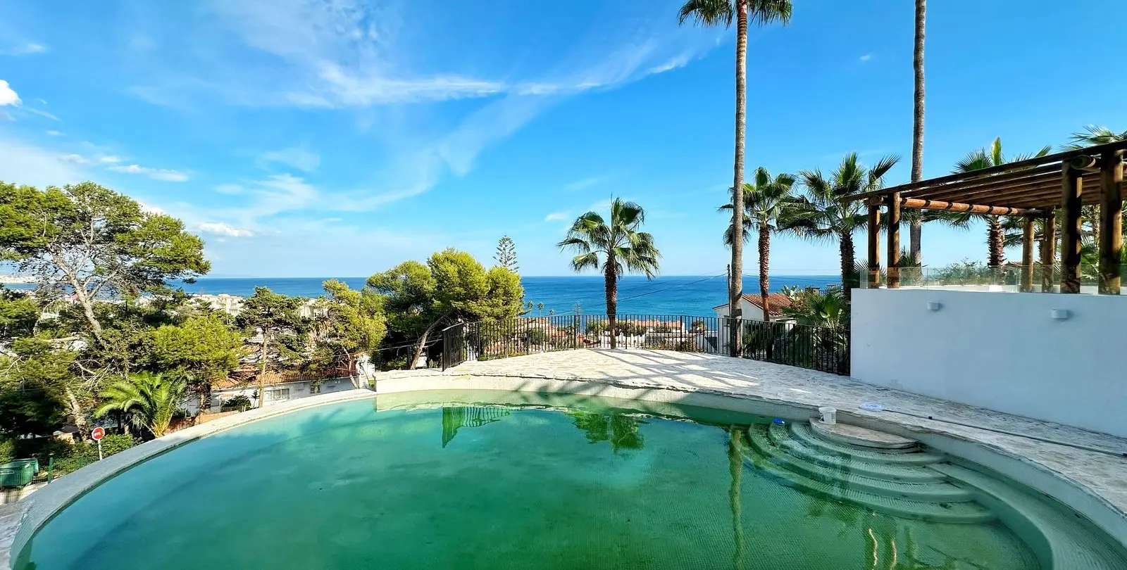 Venta de villa independiente en Estepona 2
