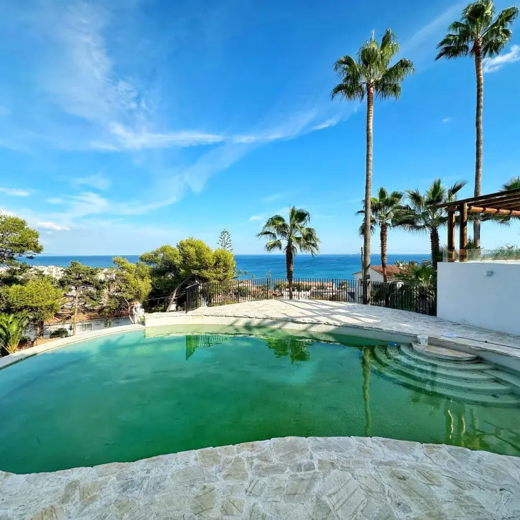 Venta de villa independiente en Estepona