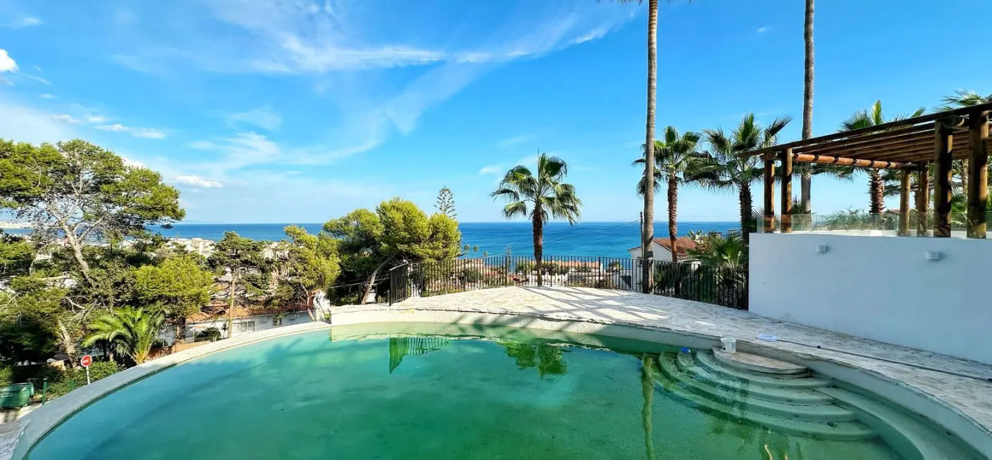 Venta de villa independiente en Estepona 1