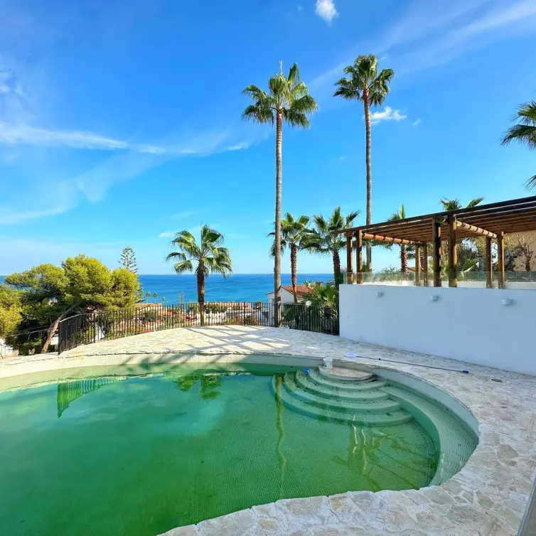 Venta de villa independiente en Estepona