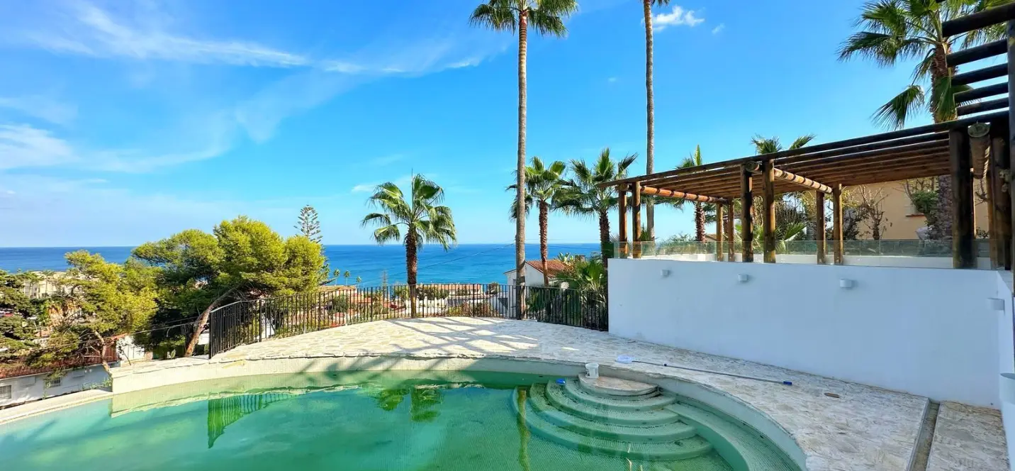 Venta de villa independiente en Estepona 2