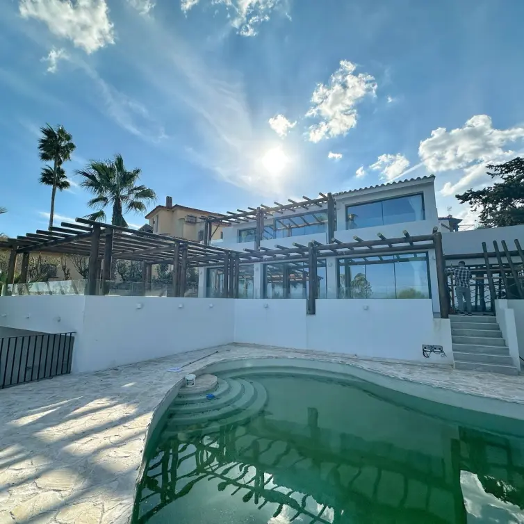 Venta de villa independiente en Estepona