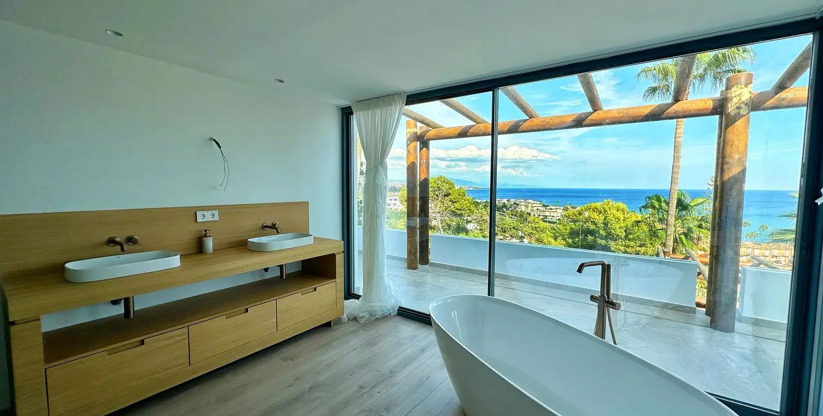 Venta de villa independiente en Estepona 25