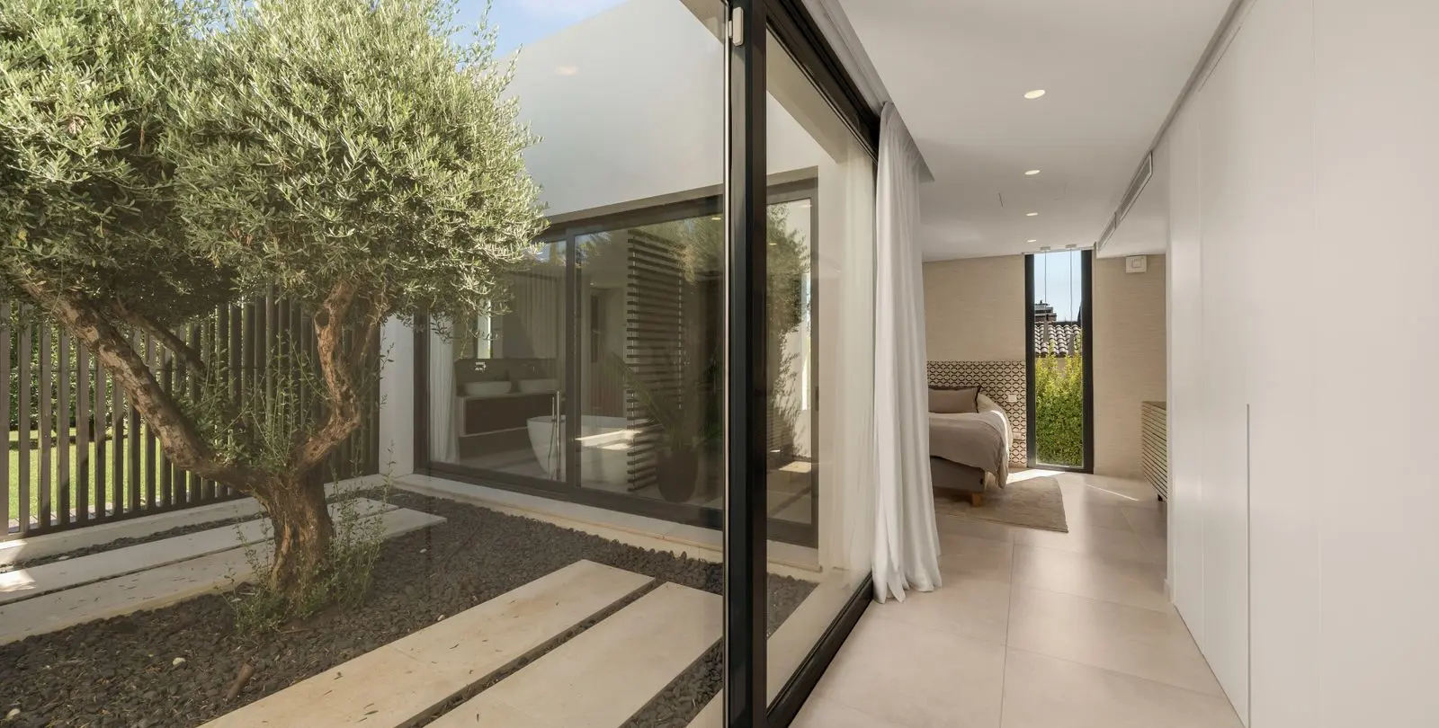 Venta de villa independiente en Nueva Andalucía 18