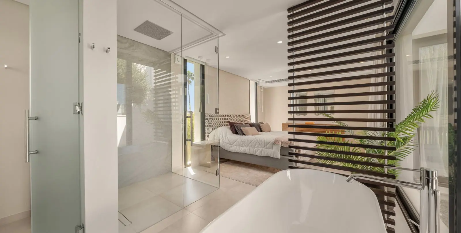 Venta de villa independiente en Nueva Andalucía 24