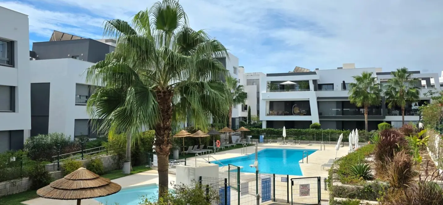 Venta de apartamento en planta baja en Selwo 0