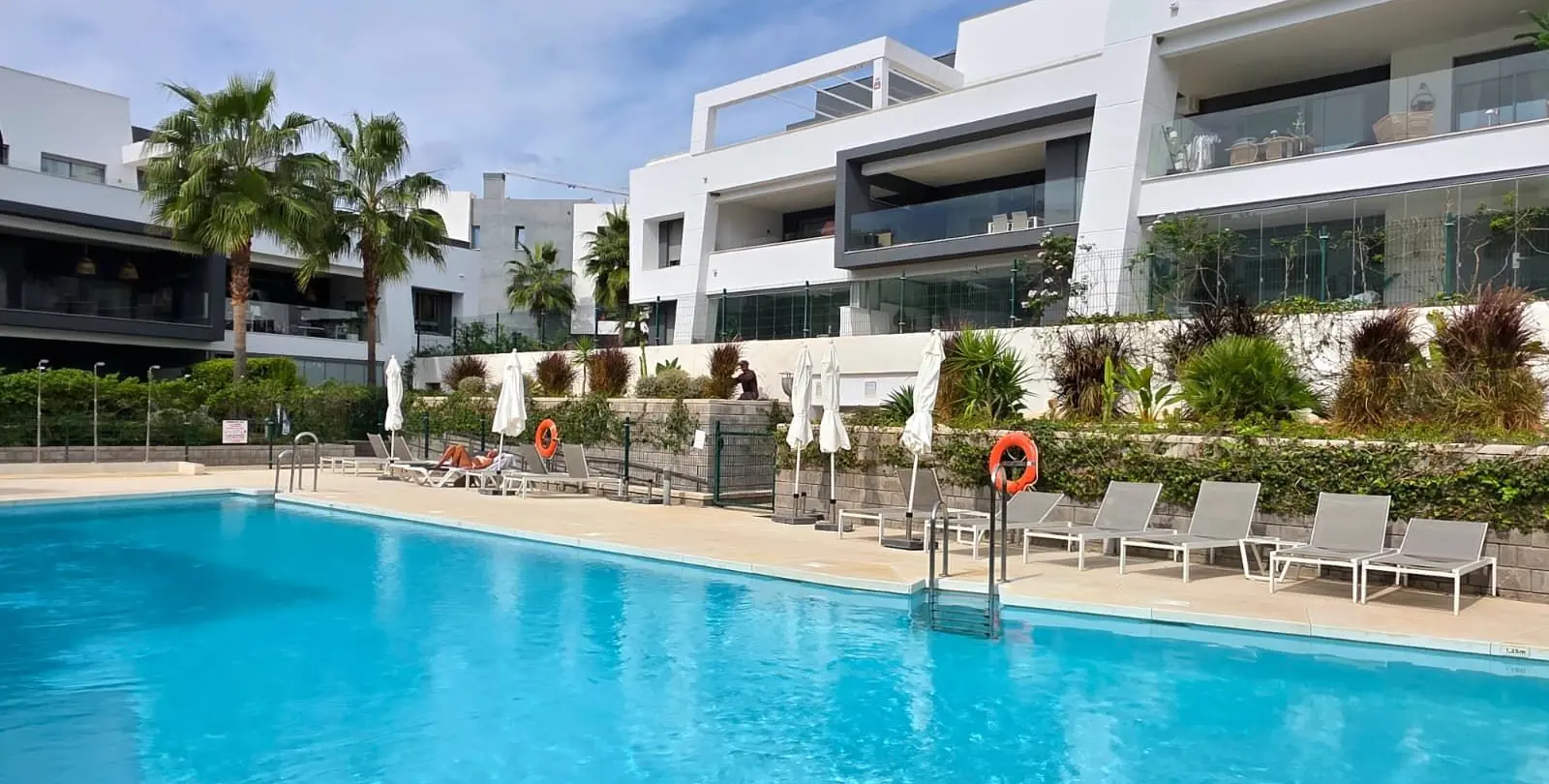 Venta de apartamento en planta baja en Selwo 2