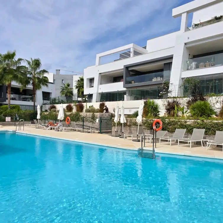 Venta de apartamento en planta baja en Selwo