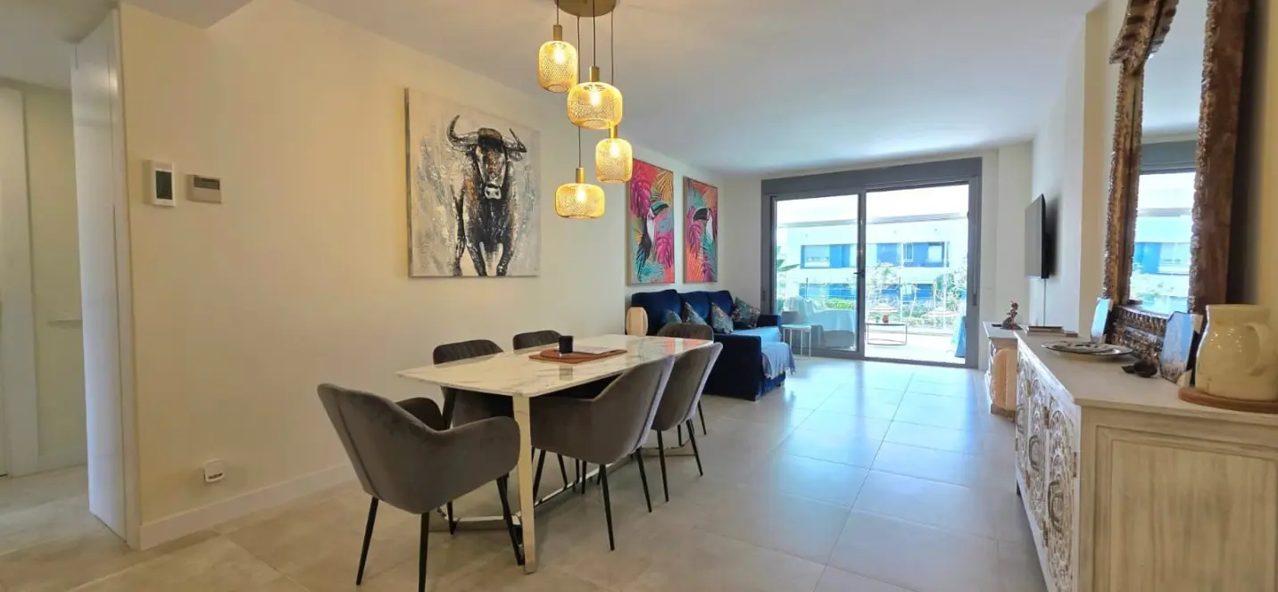 Venta de apartamento en planta baja en Selwo 3