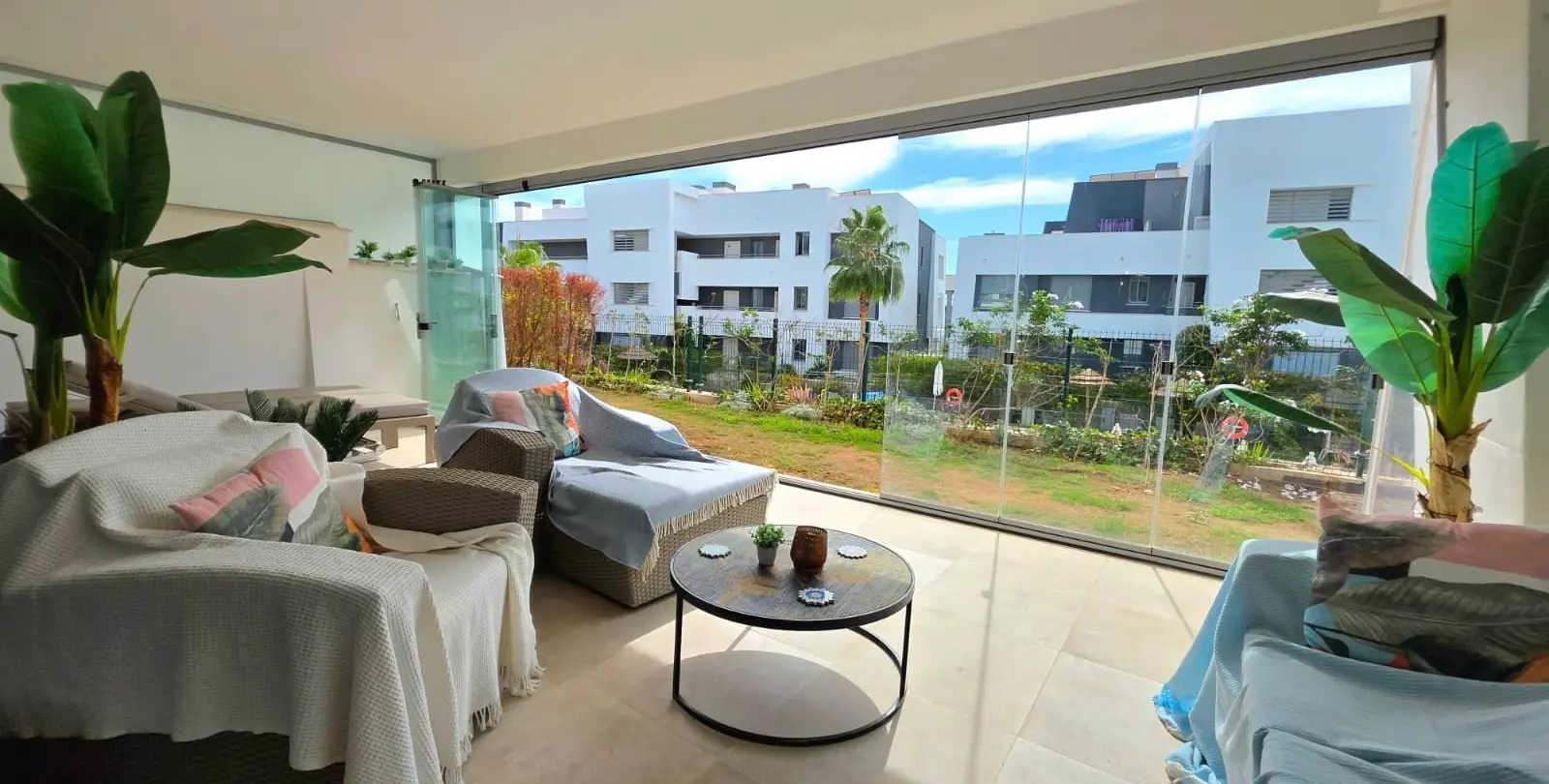 Venta de apartamento en planta baja en Selwo 9