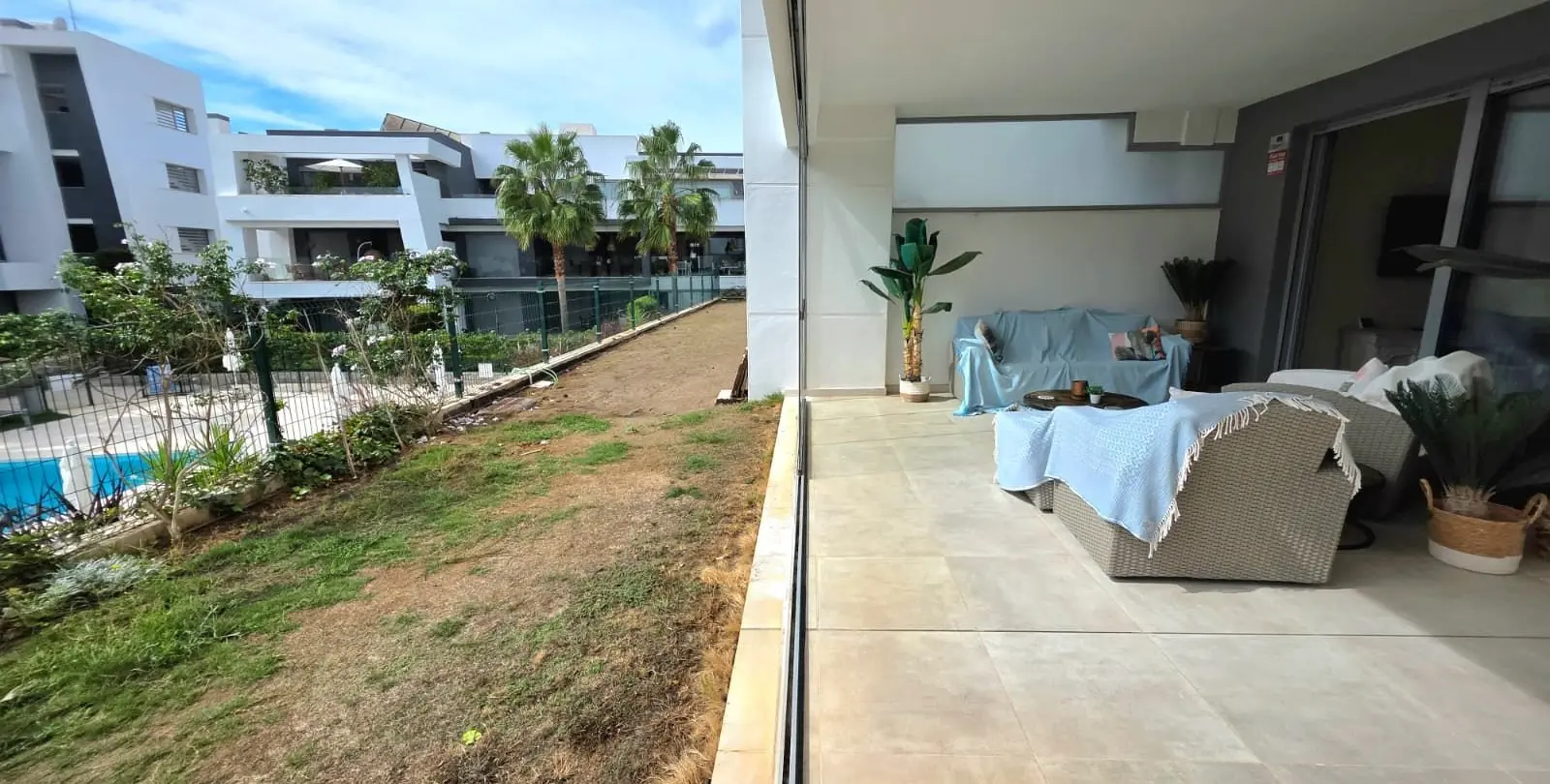 Venta de apartamento en planta baja en Selwo 12