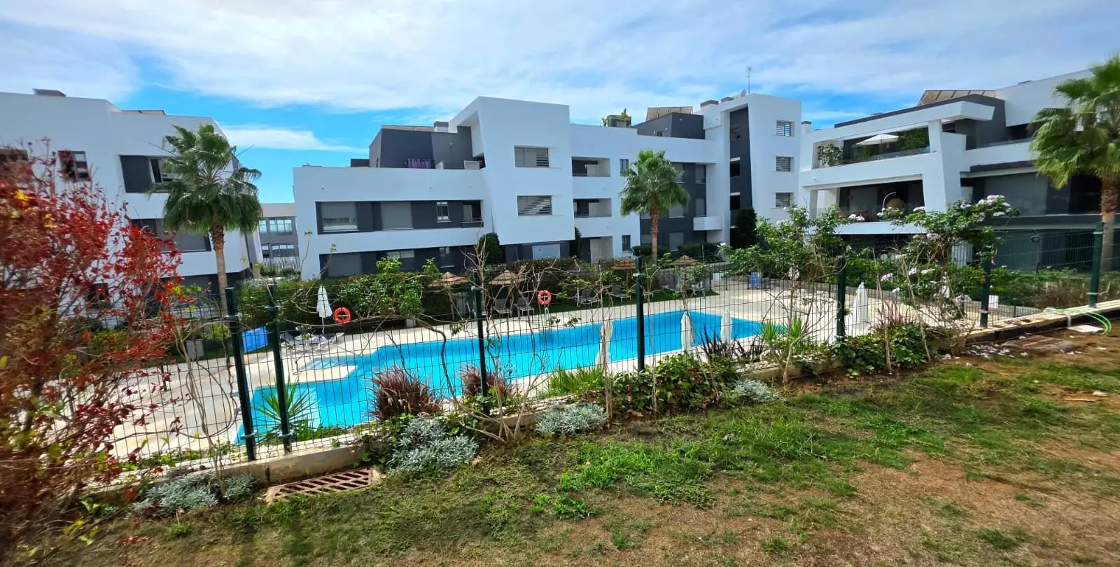 Venta de apartamento en planta baja en Selwo 13