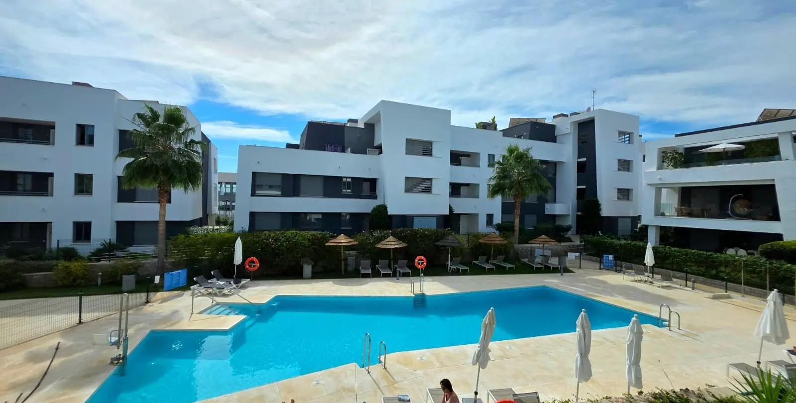 Venta de apartamento en planta baja en Selwo 14