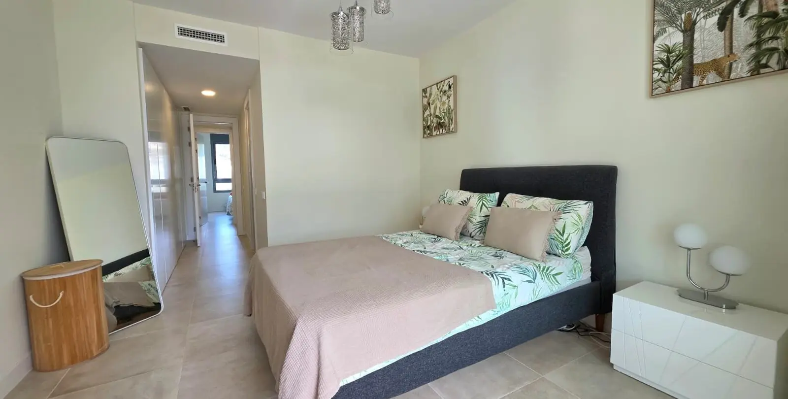 Venta de apartamento en planta baja en Selwo 15