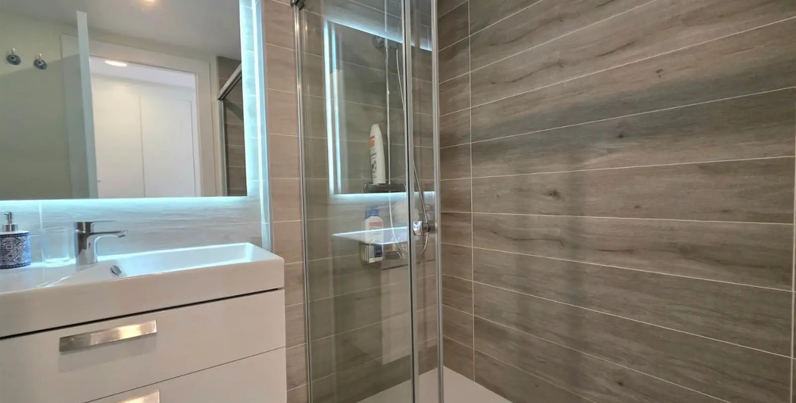 Venta de apartamento en planta baja en Selwo 16