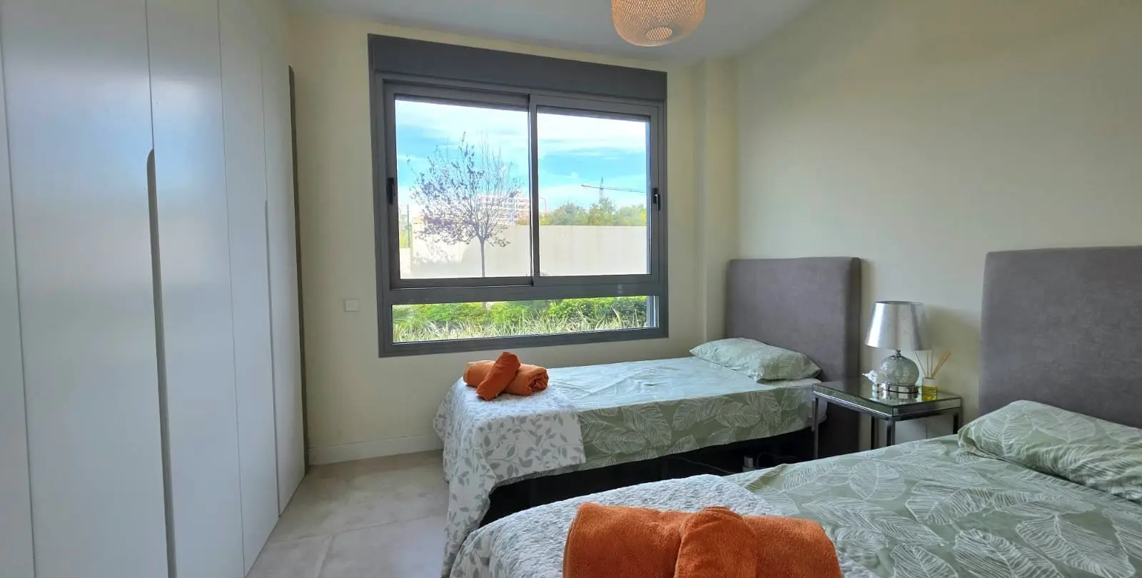Venta de apartamento en planta baja en Selwo 18