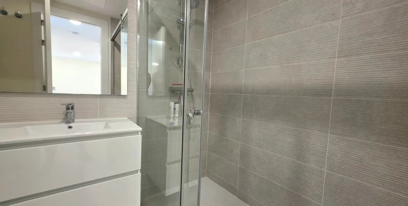 Venta de apartamento en planta baja en Selwo 20