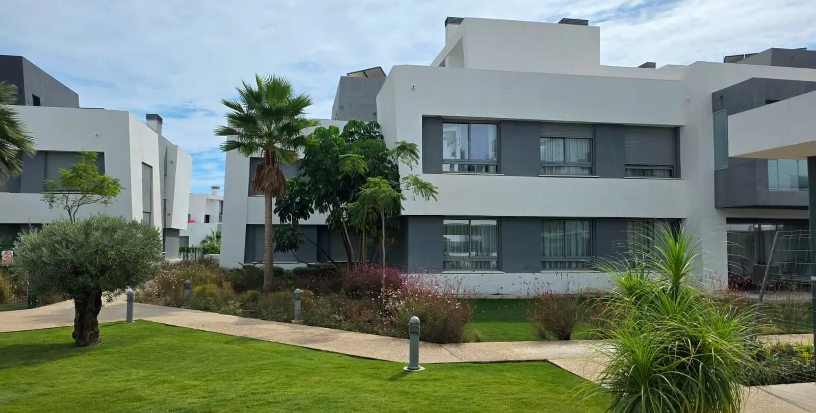Venta de apartamento en planta baja en Selwo 27