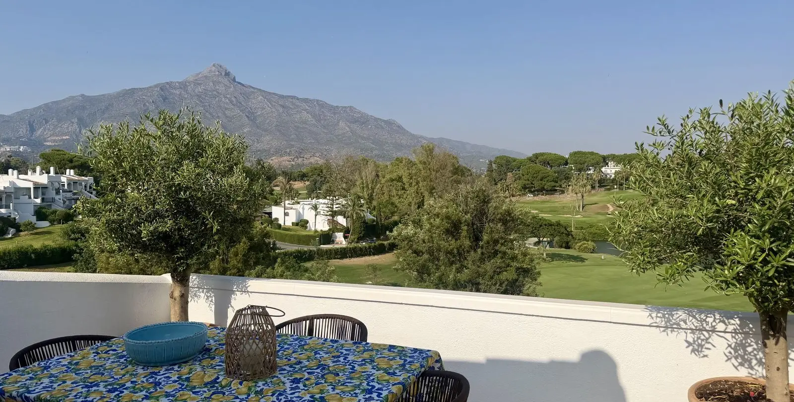 Sale of penthouse in Nueva Andalucía 1