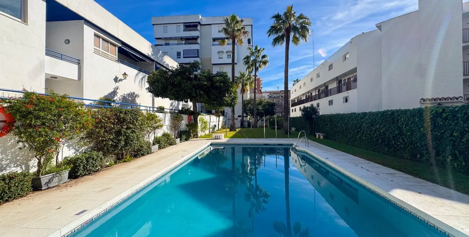 Venta de apartamento en planta media en Marbella 1