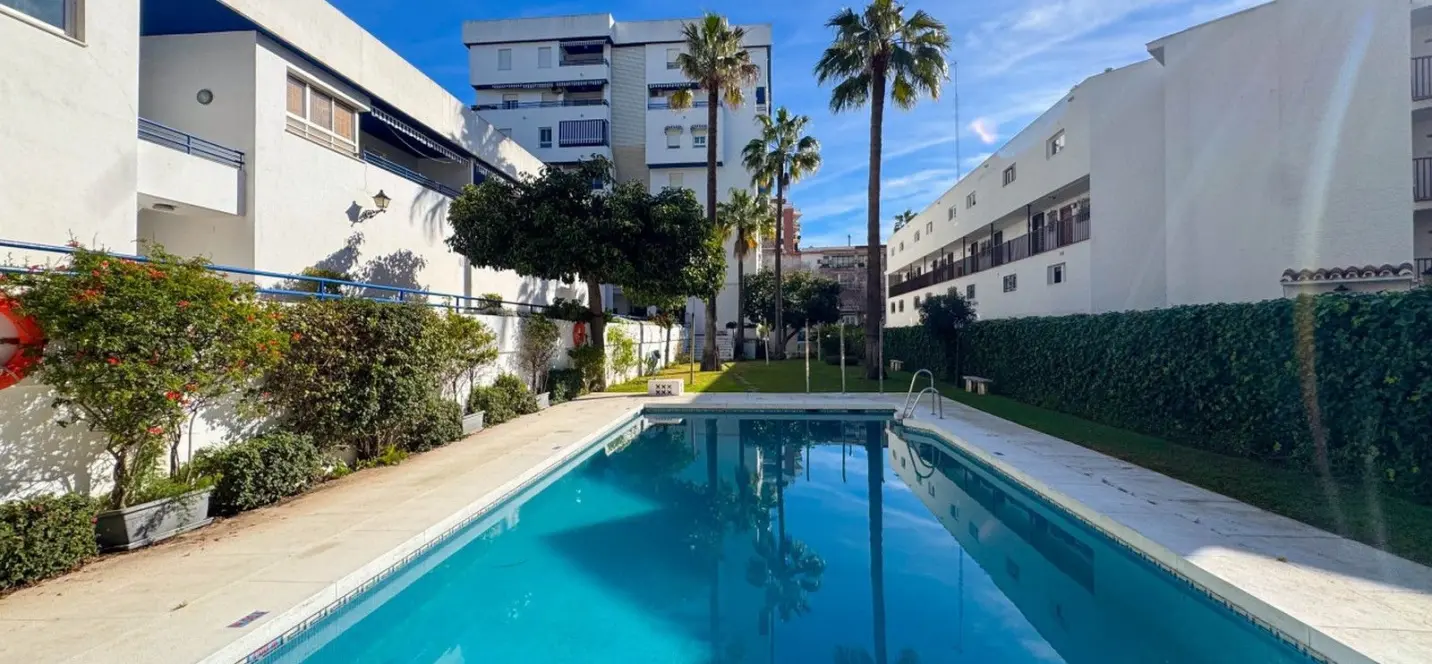Venta de apartamento en planta media en Marbella 0