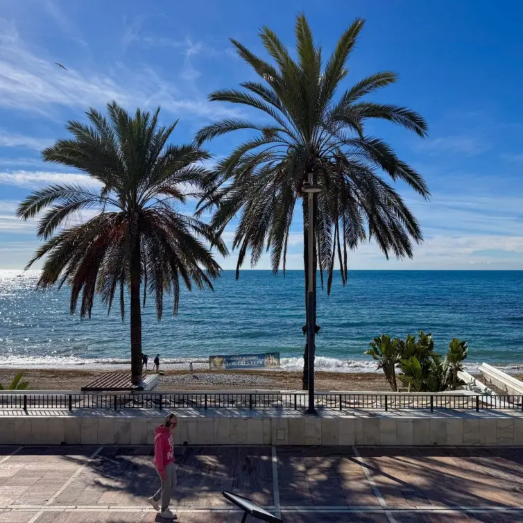 Venta de apartamento en planta media en Marbella