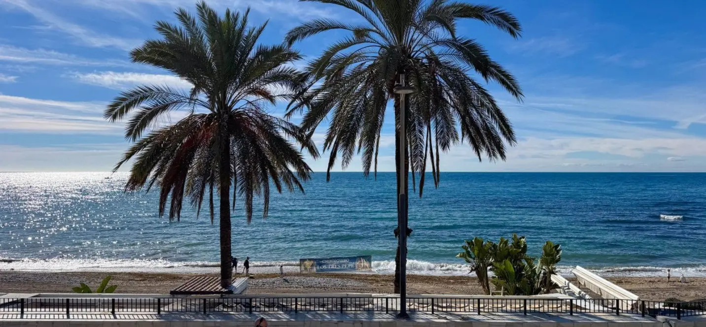 Venta de apartamento en planta media en Marbella 1