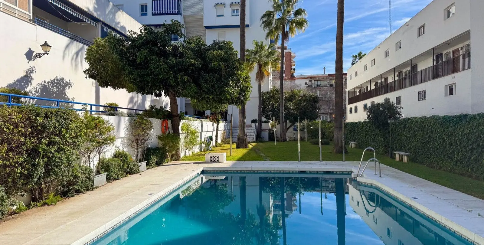 Venta de apartamento en planta media en Marbella 3