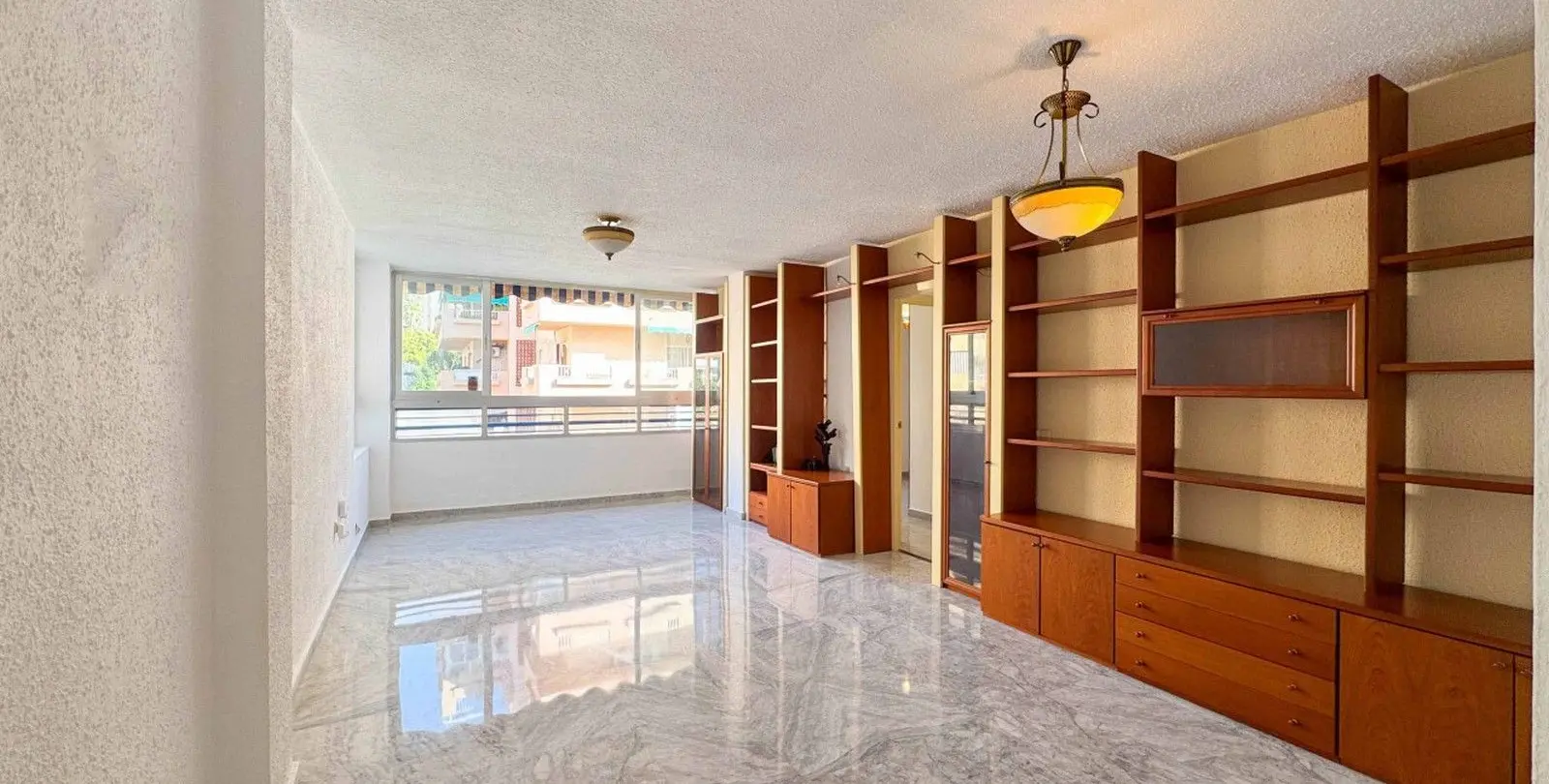 Venta de apartamento en planta media en Marbella 6