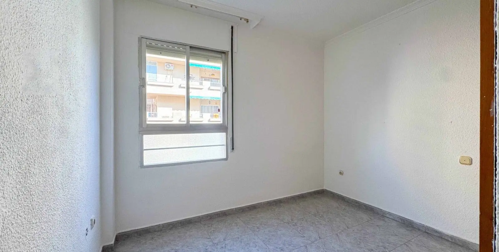 Venta de apartamento en planta media en Marbella 9