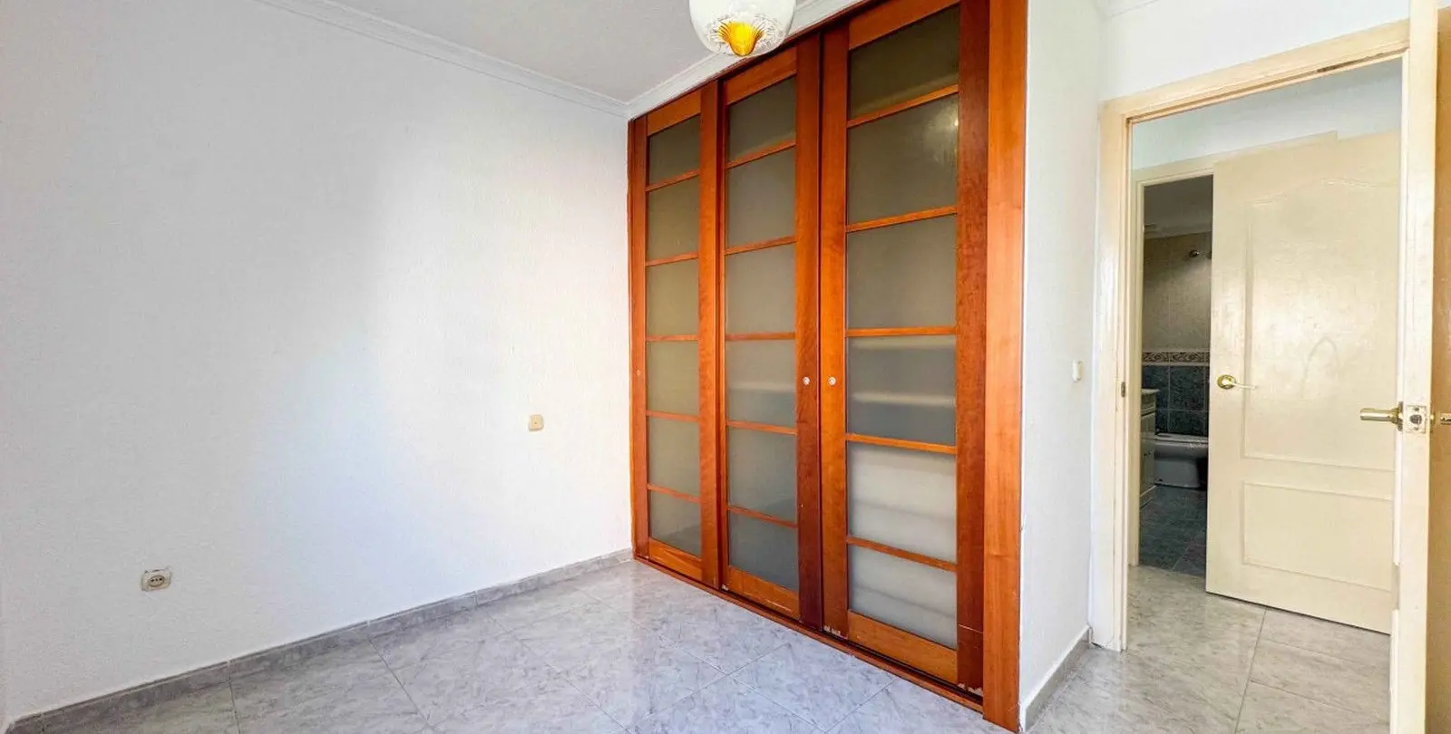 Venta de apartamento en planta media en Marbella 10