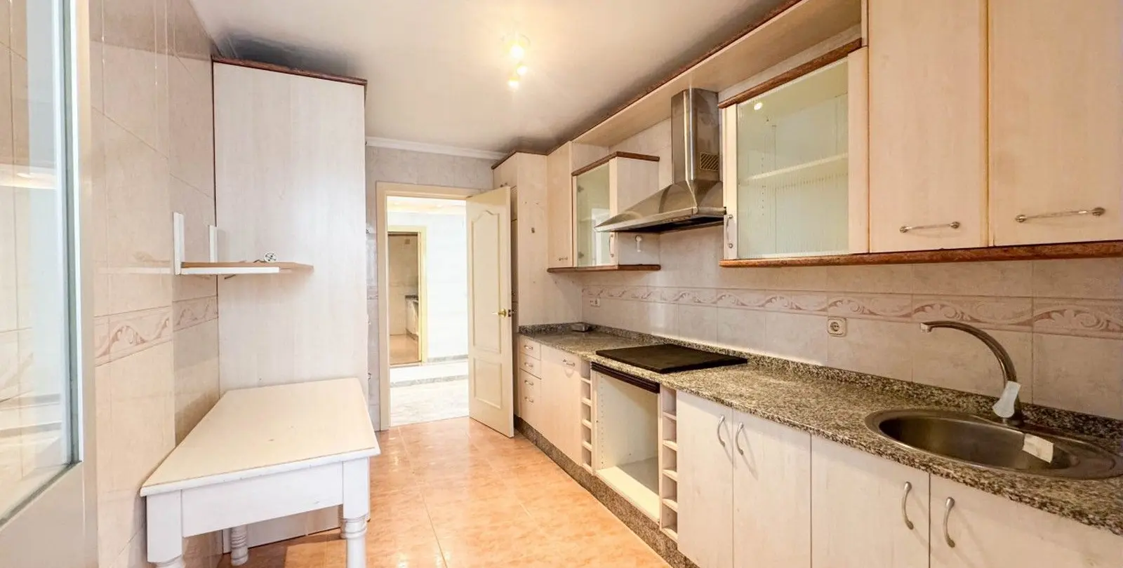 Venta de apartamento en planta media en Marbella 11
