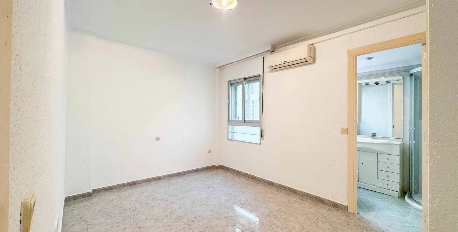 Venta de apartamento en planta media en Marbella 12
