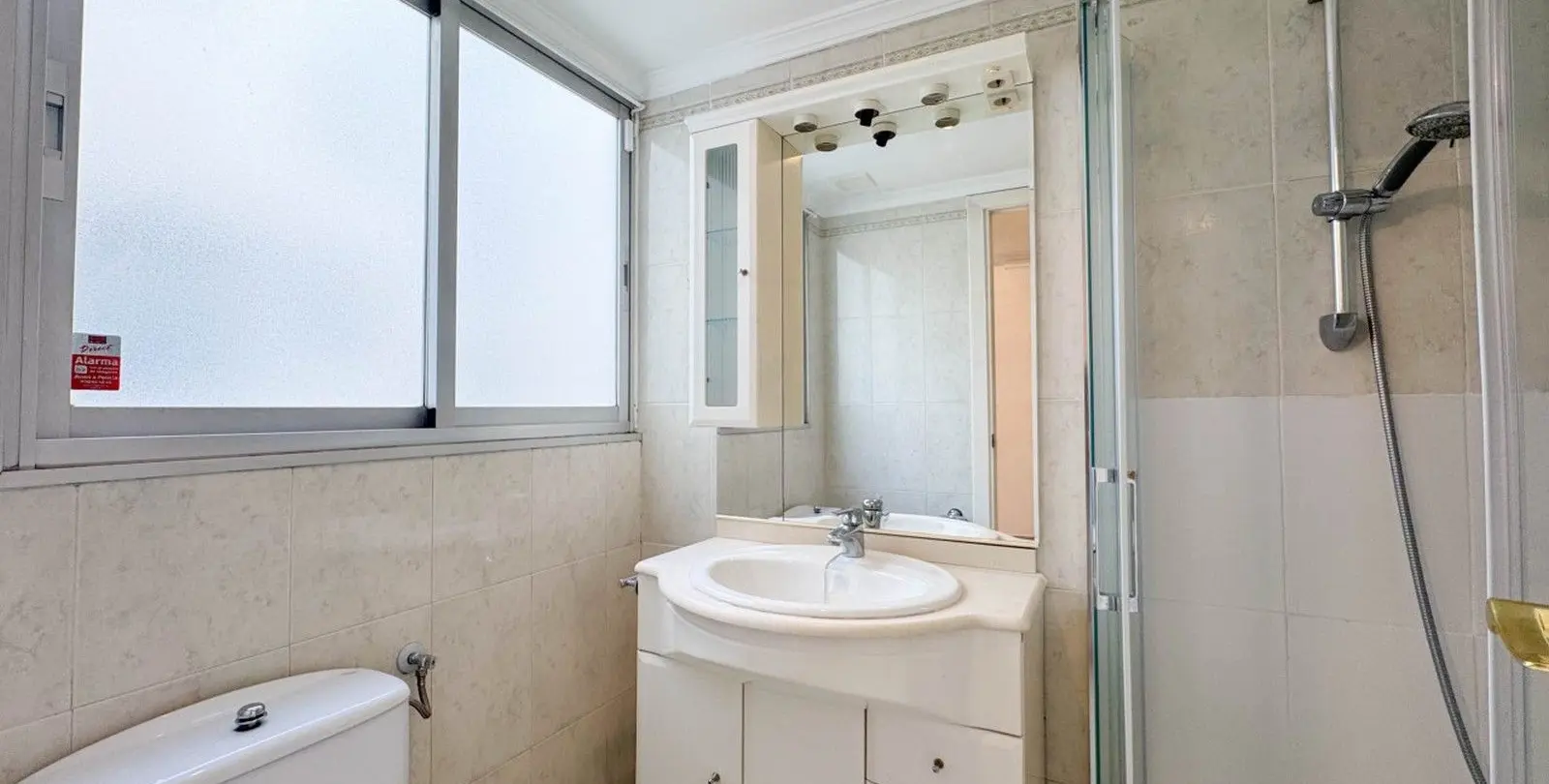 Venta de apartamento en planta media en Marbella 13