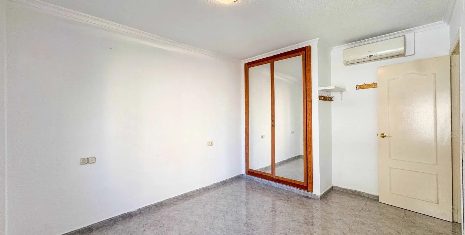 Venta de apartamento en planta media en Marbella 15