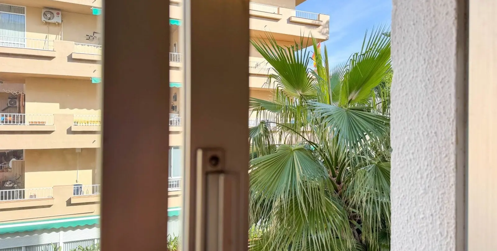 Venta de apartamento en planta media en Marbella 16