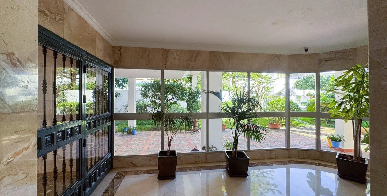 Venta de apartamento en planta media en Marbella 20