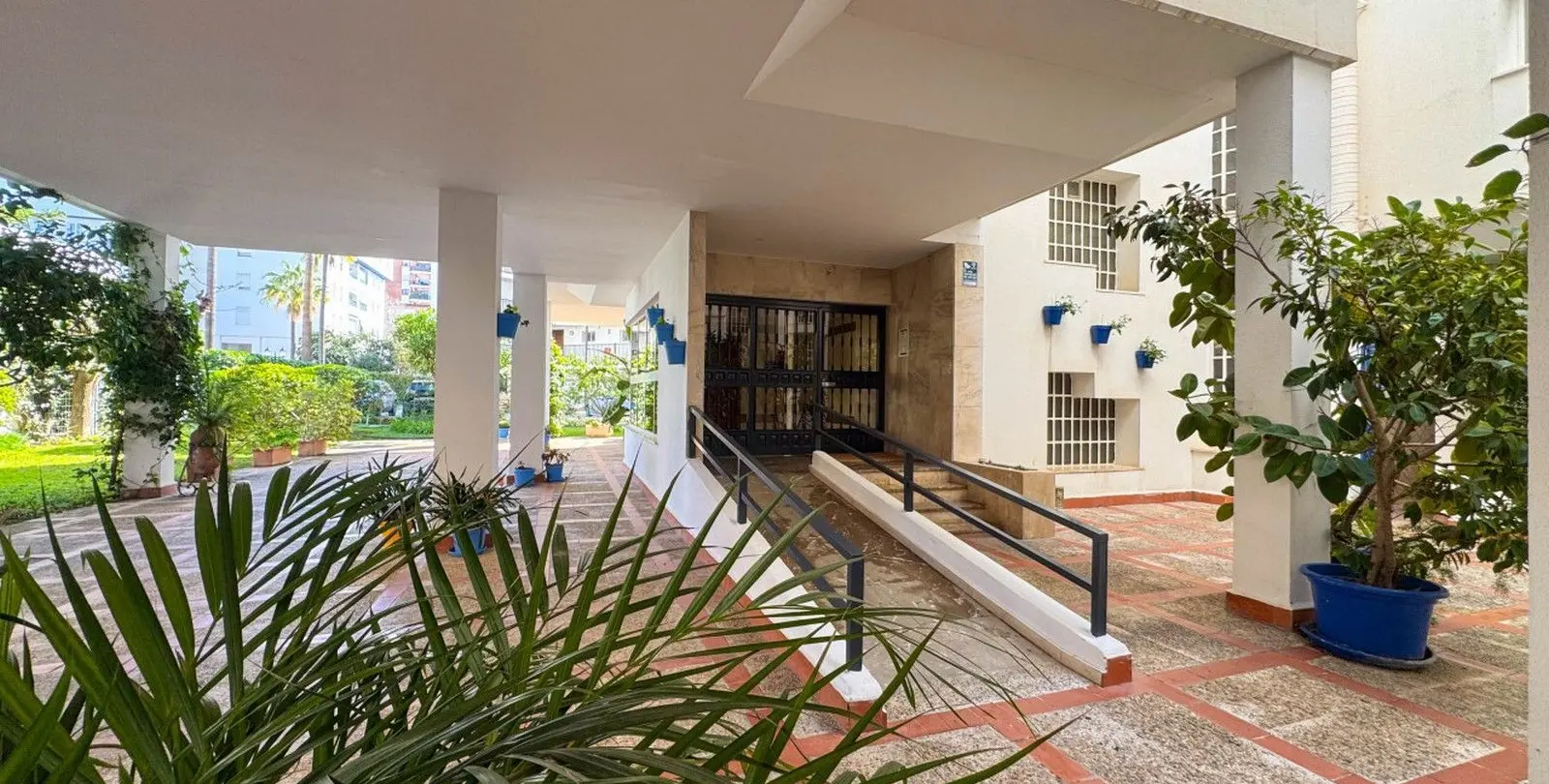 Venta de apartamento en planta media en Marbella 21