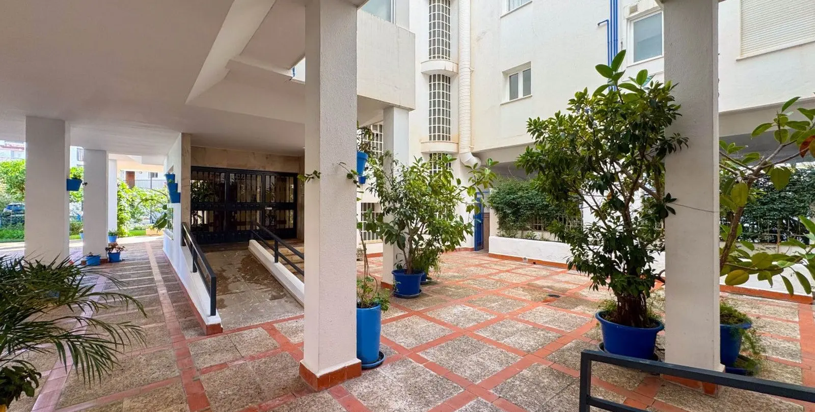 Venta de apartamento en planta media en Marbella 23