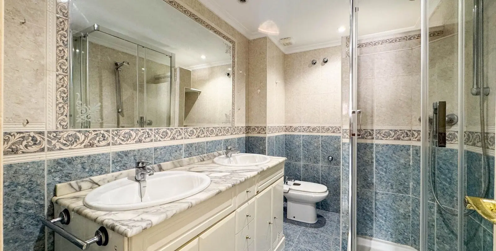 Venta de apartamento en planta media en Marbella 28