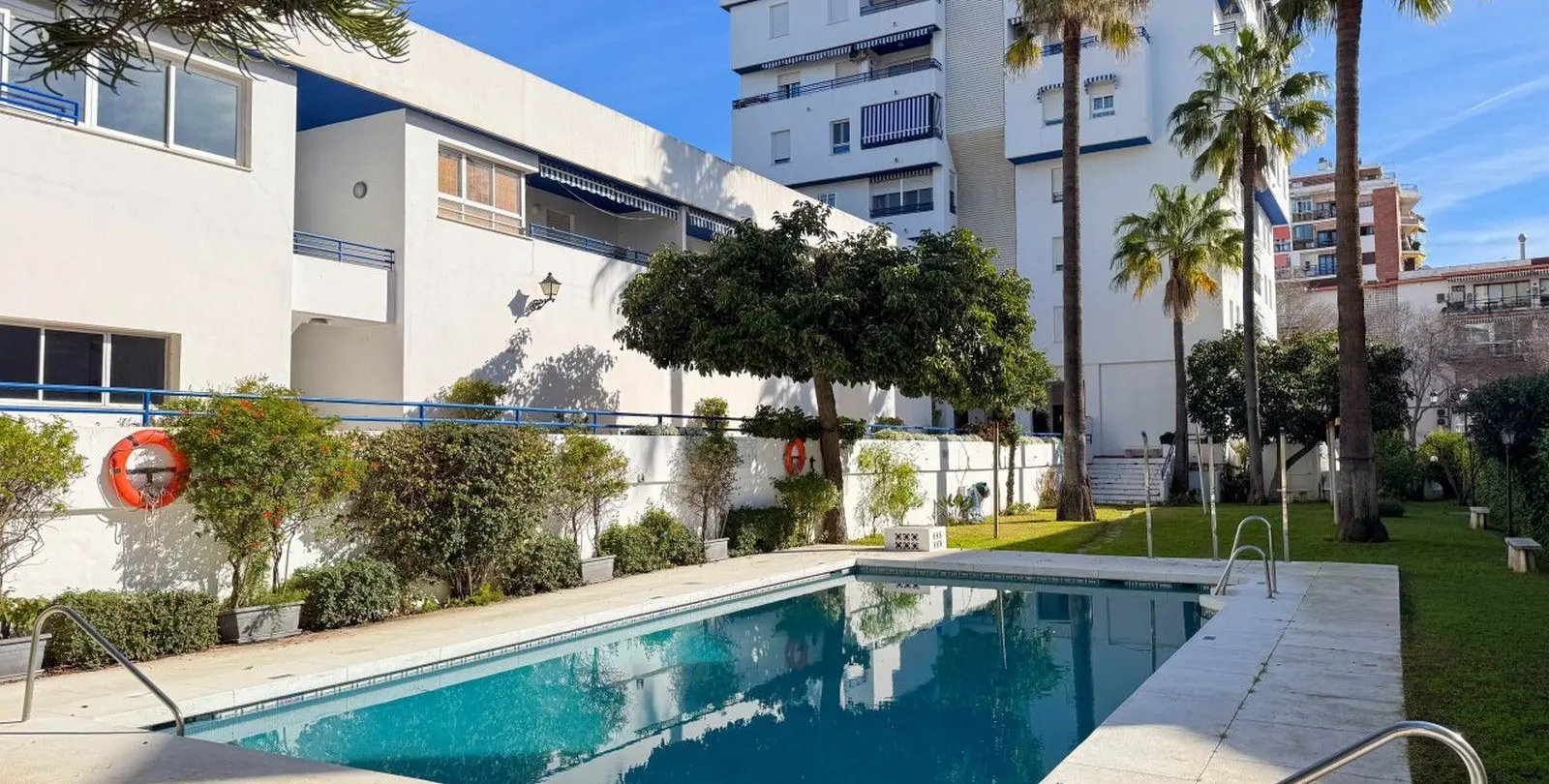 Venta de apartamento en planta media en Marbella 29
