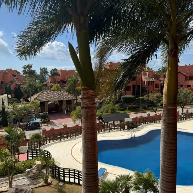 Venta de apartamento en planta media en Estepona