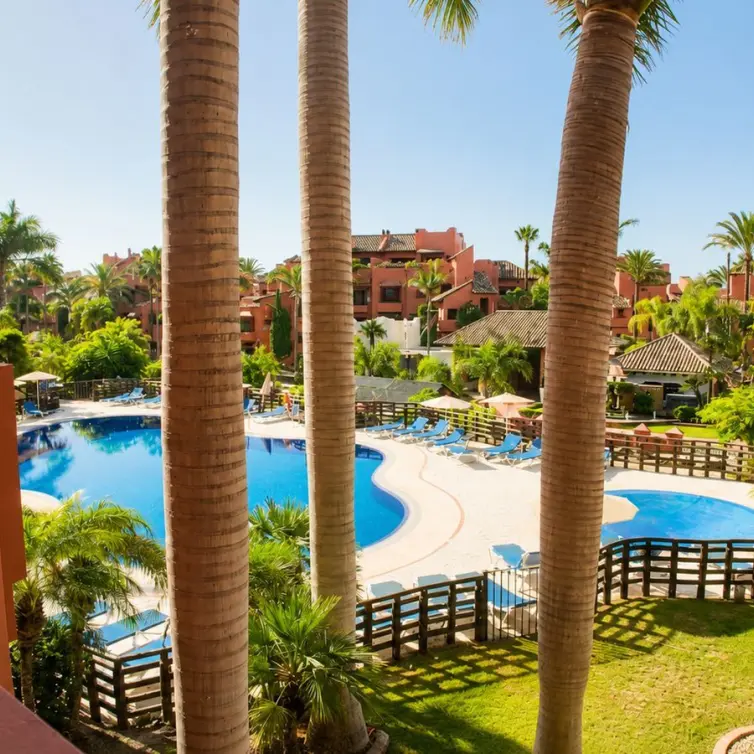 Venta de apartamento en planta media en Estepona