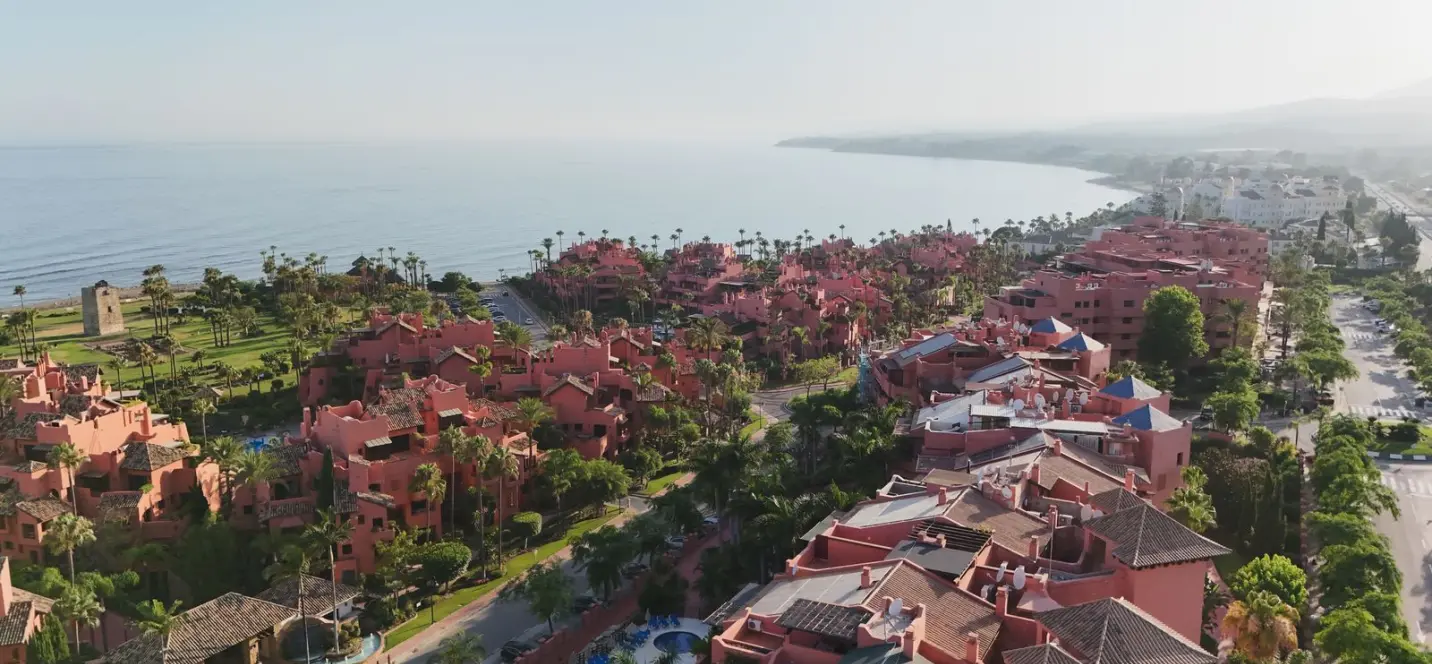 Venta de apartamento en planta media en Estepona 3