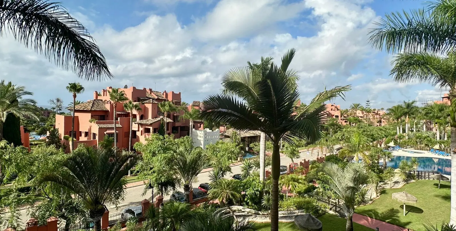 Venta de apartamento en planta media en Estepona 5