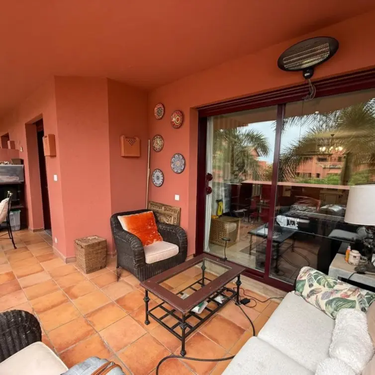 Venta de apartamento en planta media en Estepona