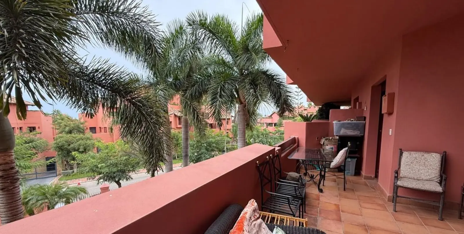 Venta de apartamento en planta media en Estepona 8