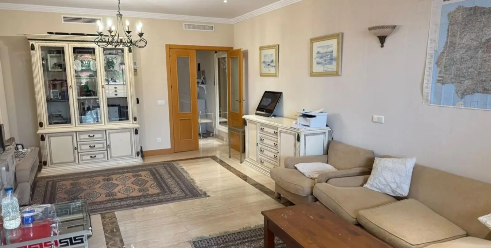 Venta de apartamento en planta media en Estepona 10
