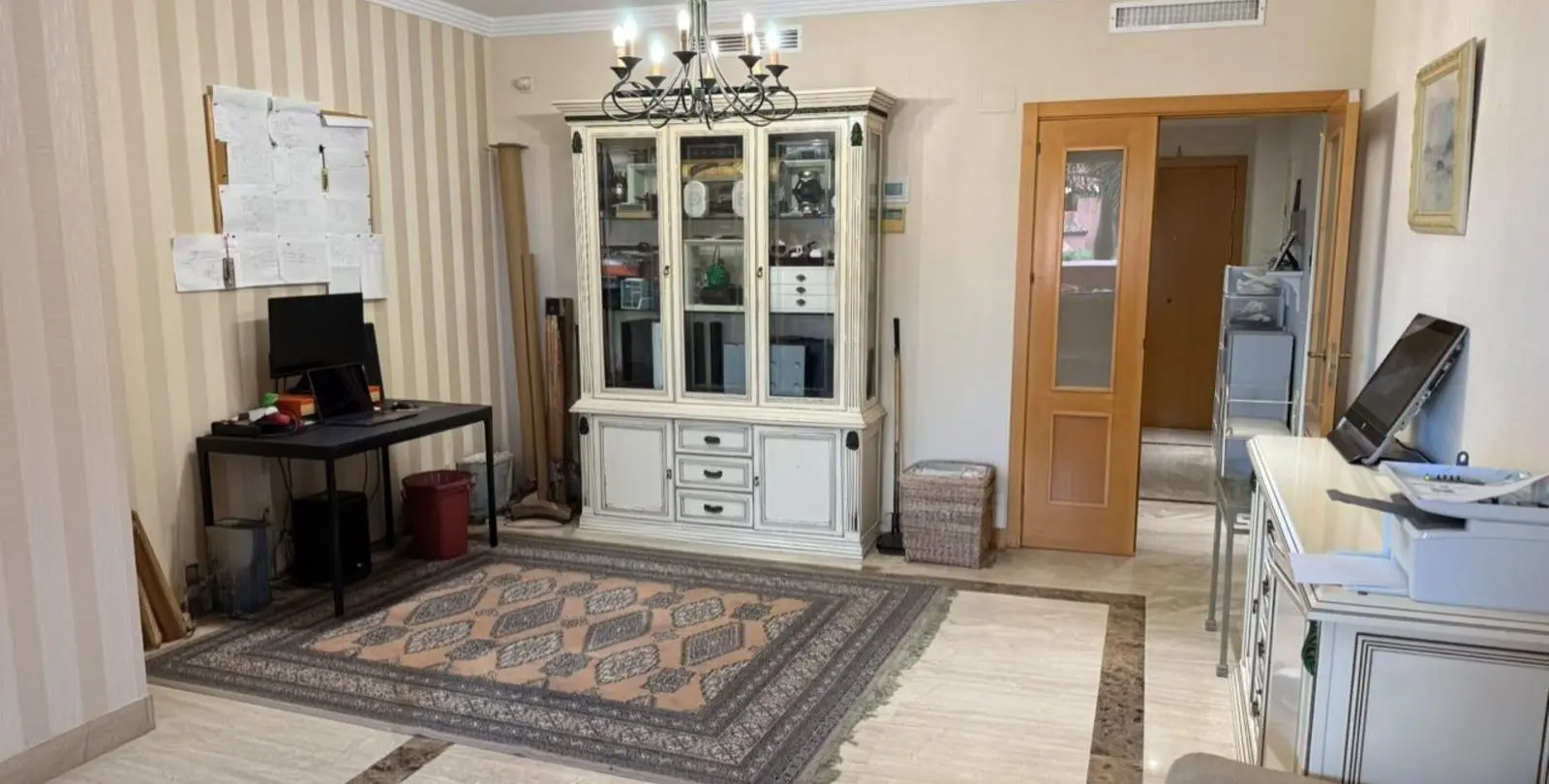 Venta de apartamento en planta media en Estepona 11